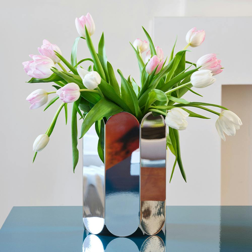 0005 arcs vase mirror 01 Trends 2022 bolig